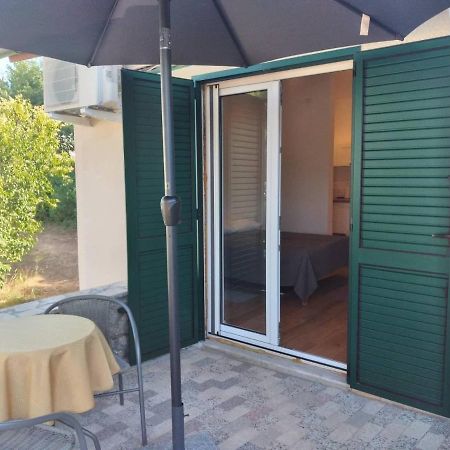 Apartmani Luni Premantura Exteriér fotografie