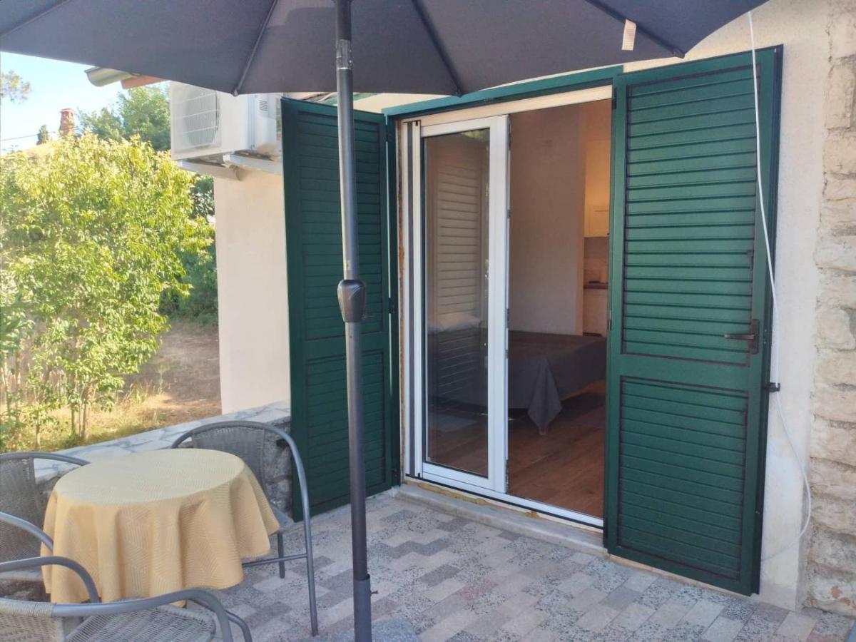 Apartmani Luni Premantura Exteriér fotografie