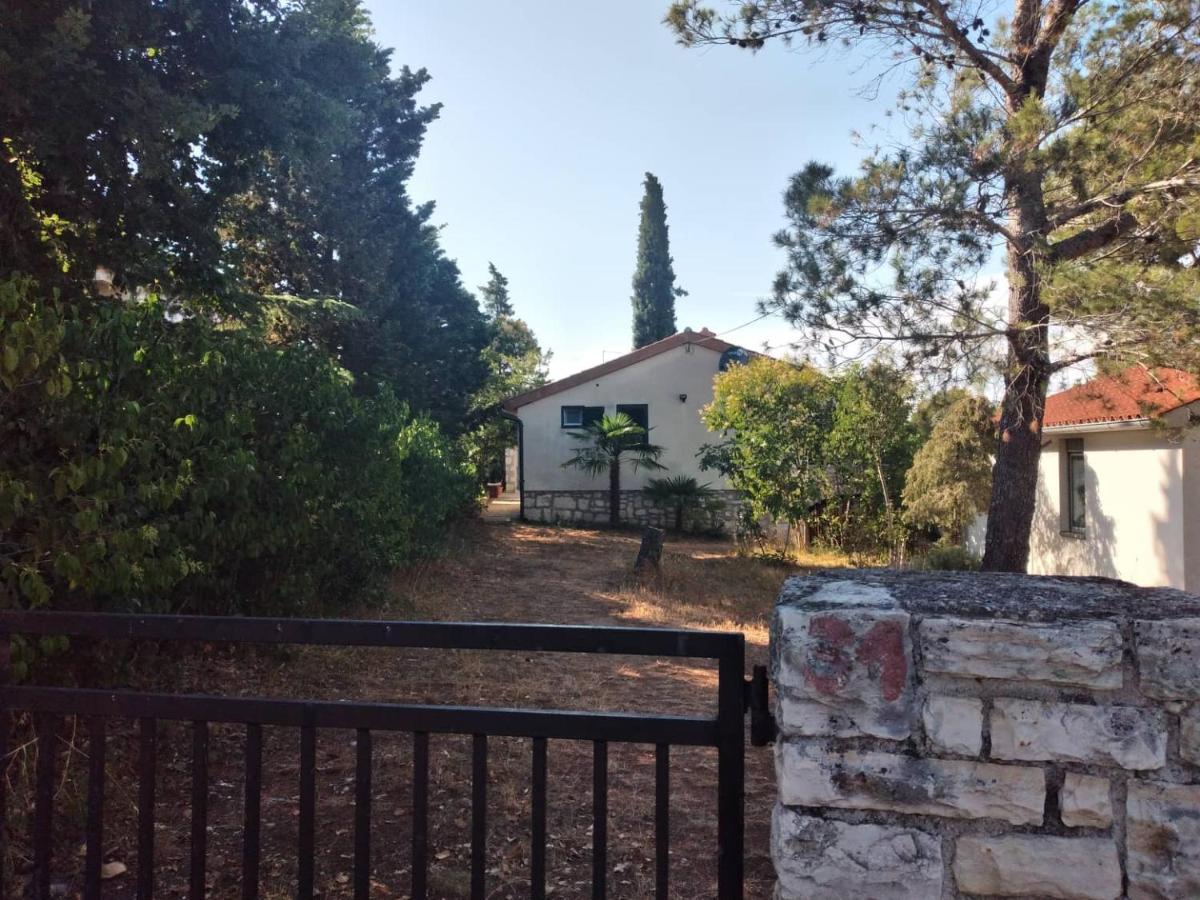 Apartmani Luni Premantura Exteriér fotografie