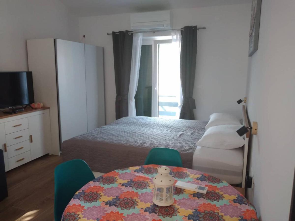 Apartmani Luni Premantura Exteriér fotografie