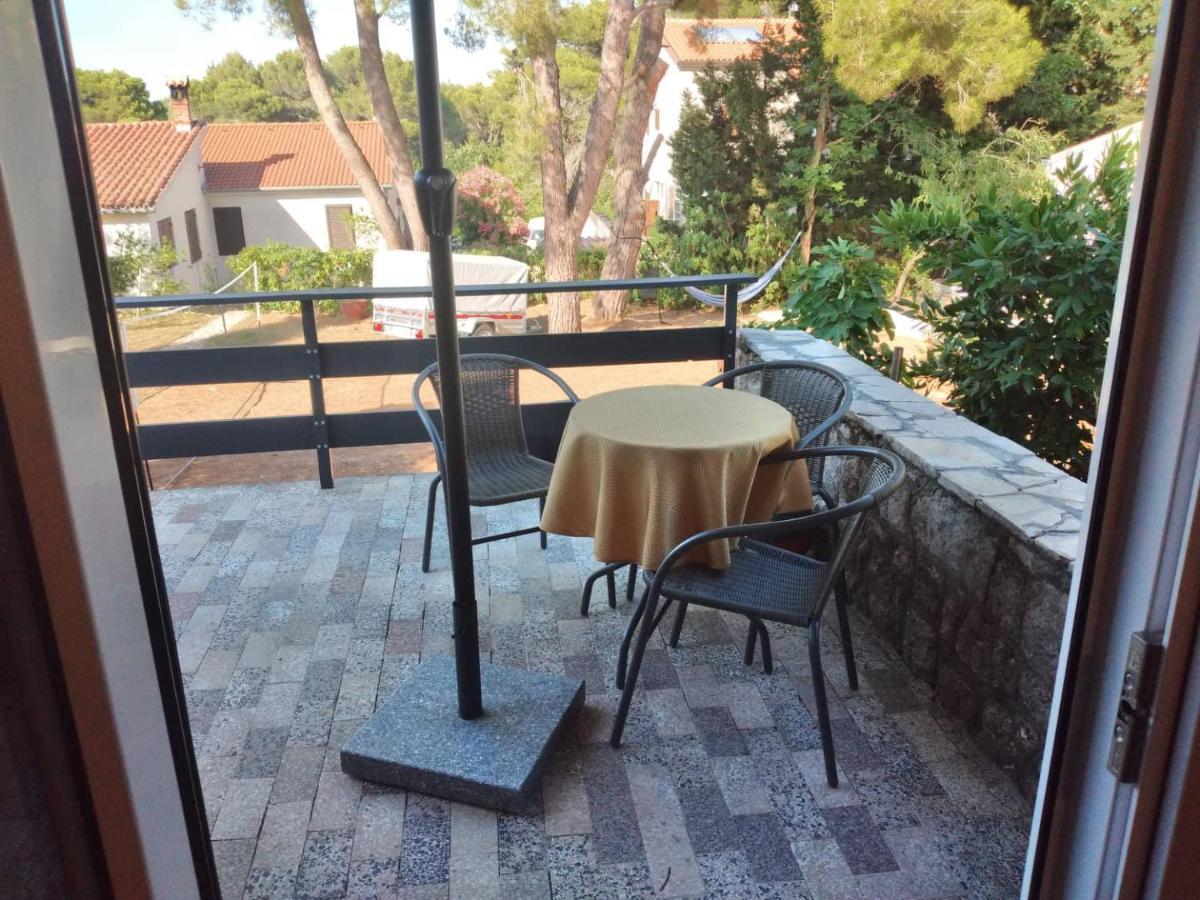 Apartmani Luni Premantura Exteriér fotografie