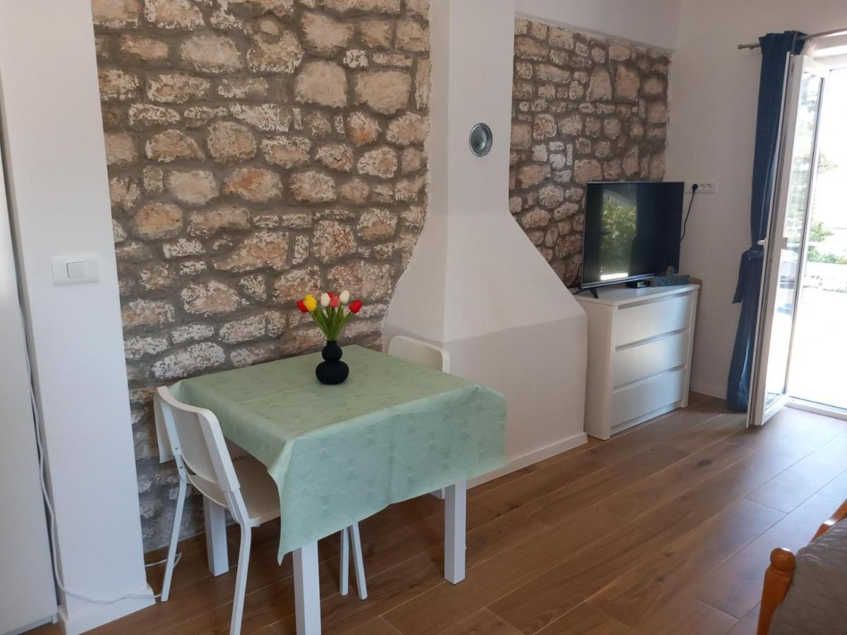 Apartmani Luni Premantura Exteriér fotografie