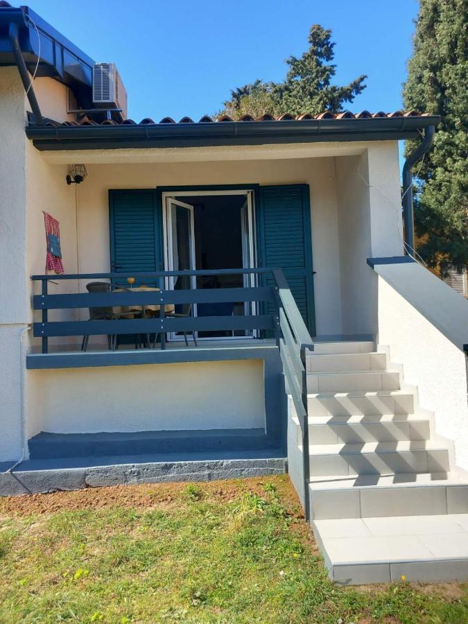Apartmani Luni Premantura Exteriér fotografie