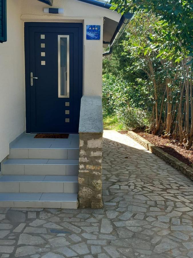Apartmani Luni Premantura Exteriér fotografie